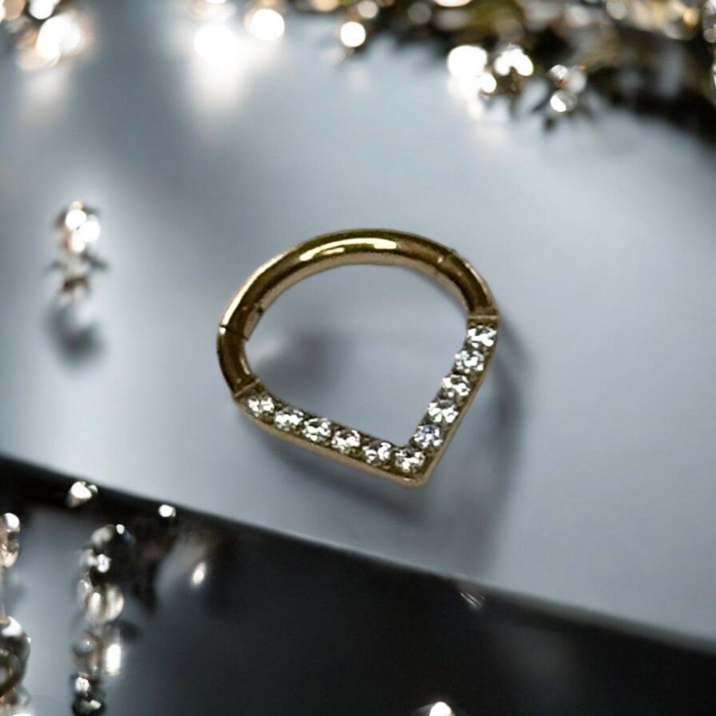 V shaped water drop clicker ring