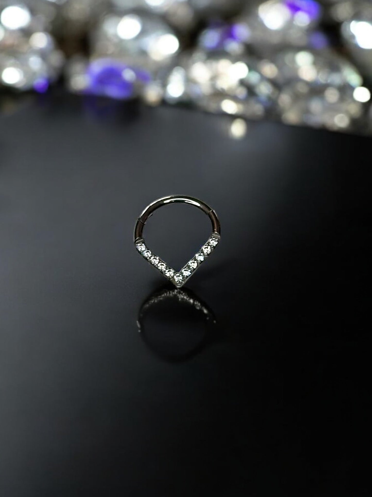 V shaped water drop clicker ring