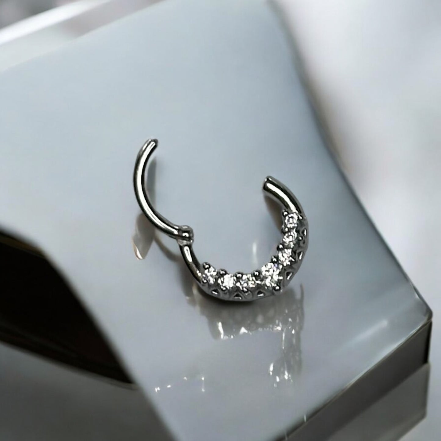 Stoned piercing ring 16G