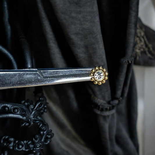 Velour ornamental labret piercing 316L