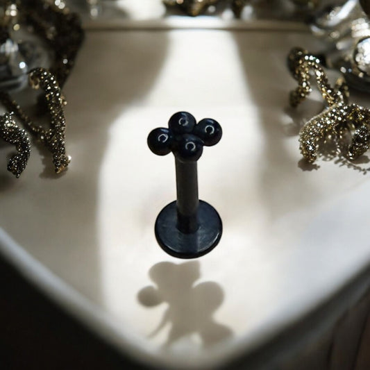 Onyx beaded minimalistic labret piercing