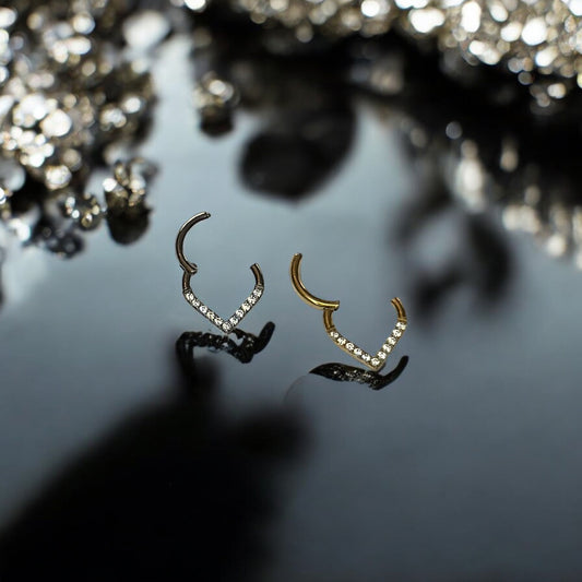 V shaped water drop clicker ring