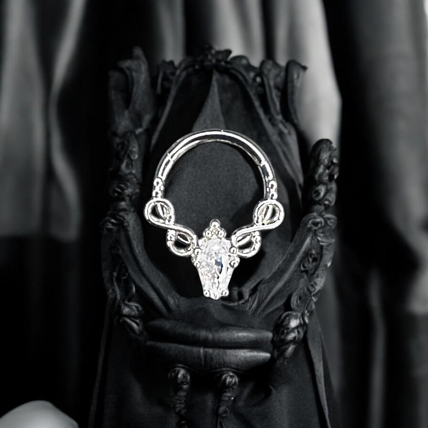 Dagger stoned piercing ring 316l