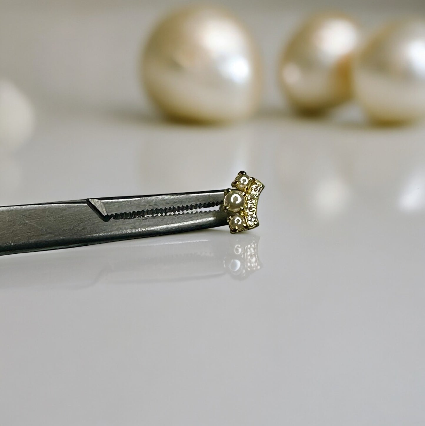 Pearl mini climber flat back labret