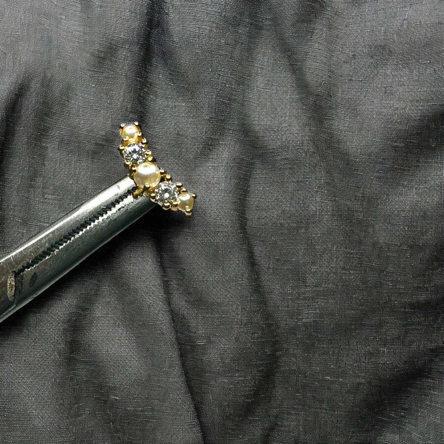 Pearl climber flat back labret earring